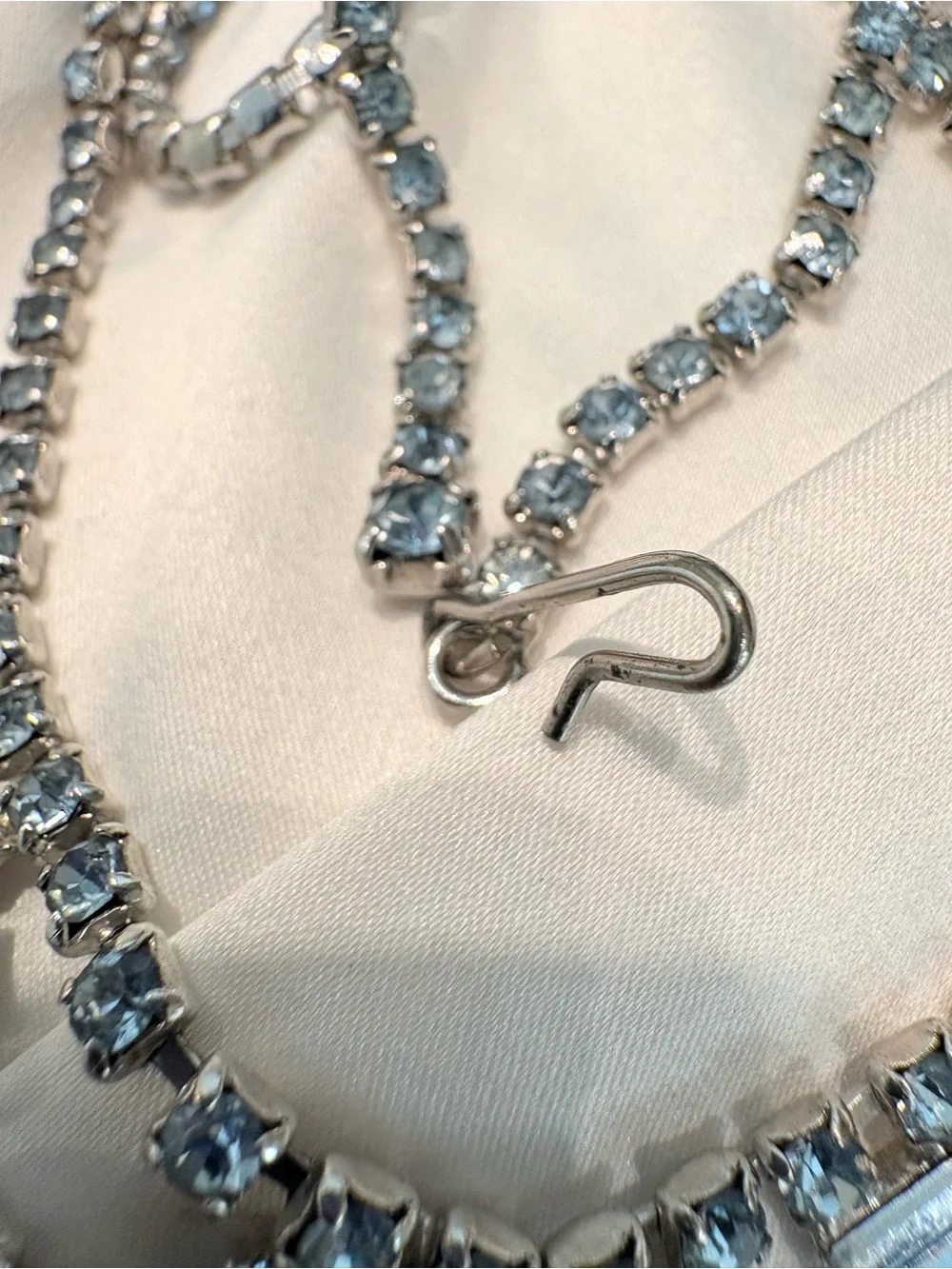 Vintage Art Deco Aquamarine Blue Rhinestone Necklace 15”